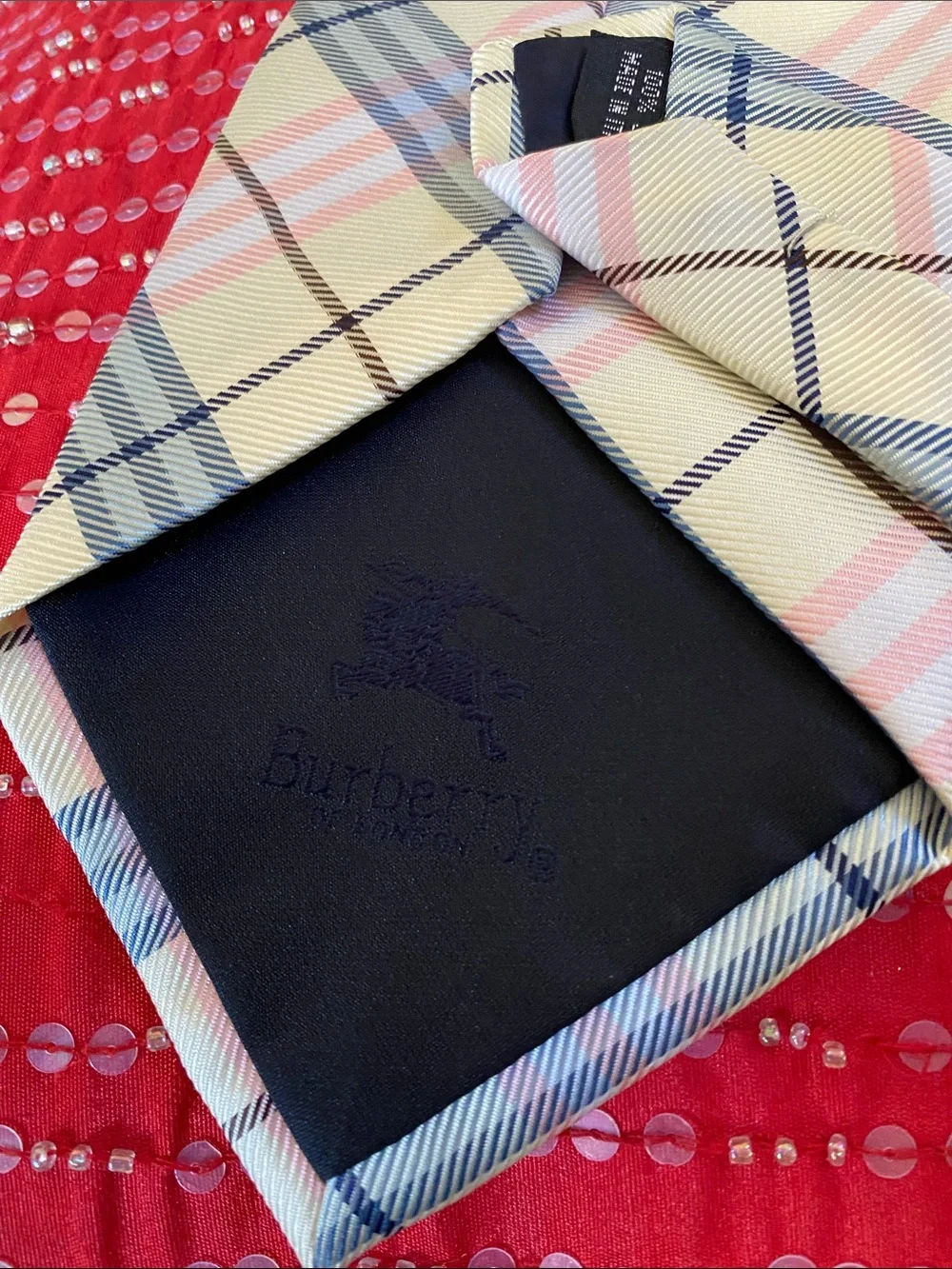 Burberry 💯 Silk Made in Italy 🇮🇹 Signature Subtle Shimmer Luxury Tie NWOT